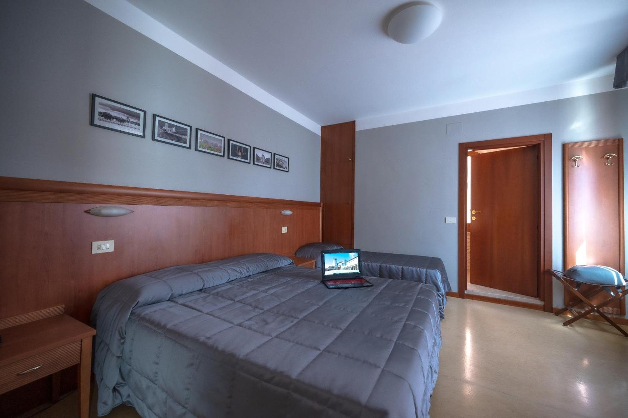 Hotel Moderno Assise Extérieur photo