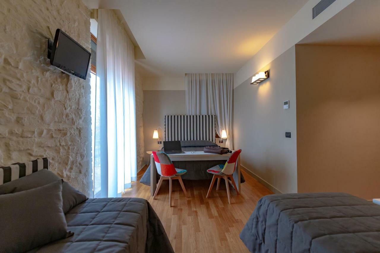 Hotel Moderno Assise Extérieur photo