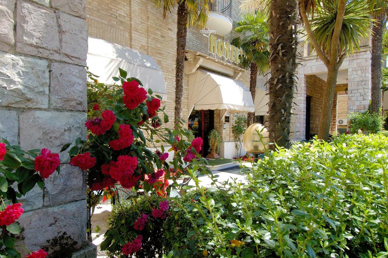 Hotel Moderno Assise Extérieur photo